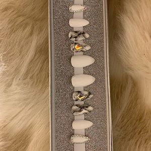 Press on nails